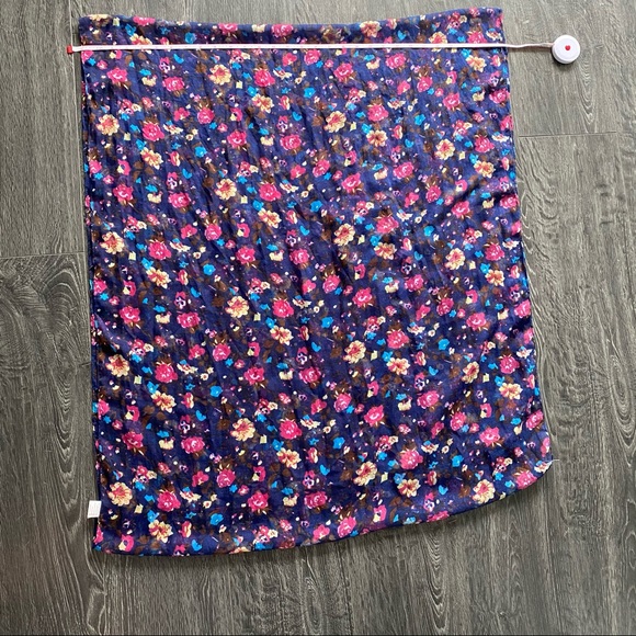 EUC Navy Blue Floral infinity scarf - Picture 6 of 10